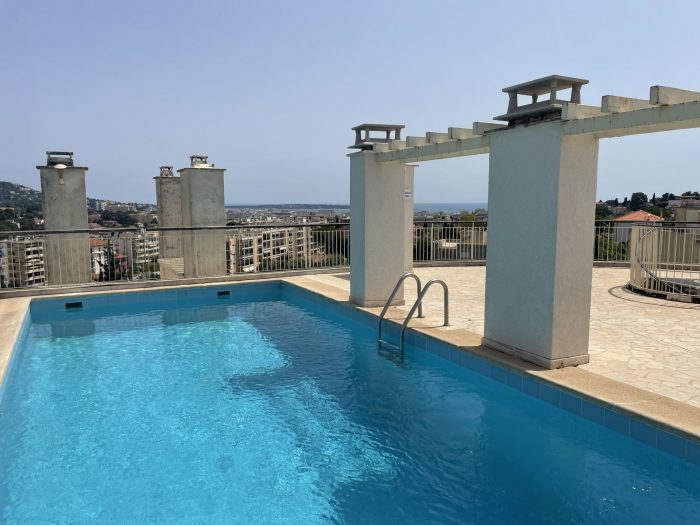 Spacieux appartement avec piscine sur le toit et vue mer panoramique