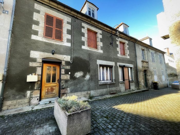 Old house for sale, 7 rooms - Châtelus-Malvaleix 23270