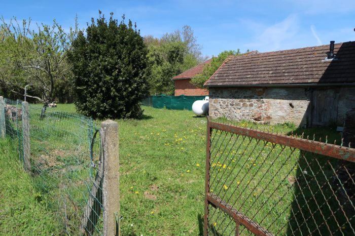 Maison de campagne à vendre, 5 pièces - Le Bourg-d'Hem 23220