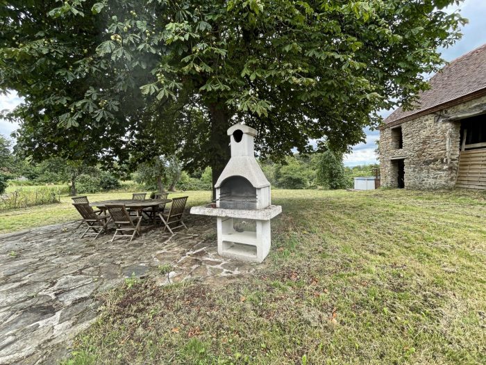 Photo Joli cottage avec son grand terrain, sa grange et sa piscine. Vue ! image 19/30