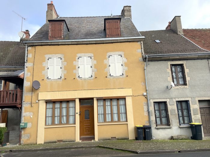 Old house for sale, 6 rooms - Châtelus-Malvaleix 23270