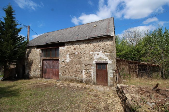 Old house for sale, 3 rooms - Châtelus-Malvaleix 23270