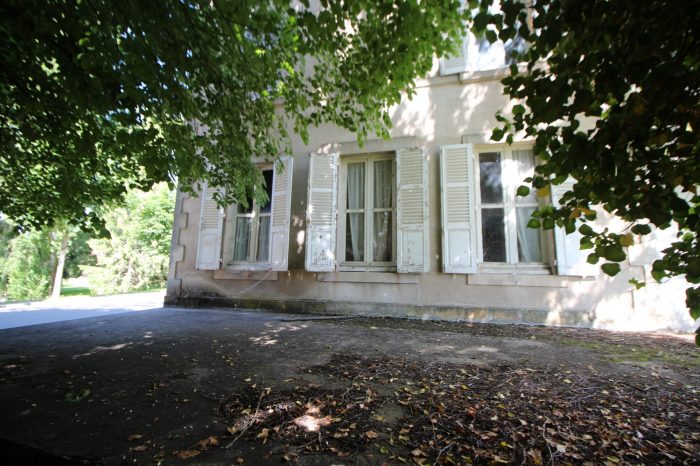 Maison bourgeoise à vendre, 18 pièces - Marcillat-en-Combraille 03420