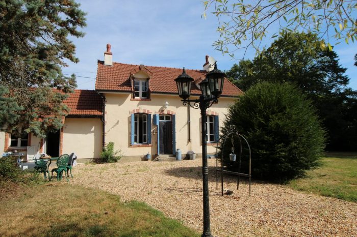 Detached house for sale, 6 rooms - Saint-Sauvier 03370