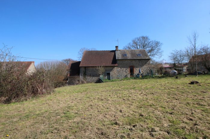 Old house for sale, 3 rooms - Saint-Dizier-les-Domaines 23270