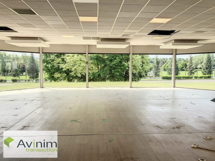 Local commercial à louer, 650 m² - Épinal 88000