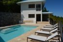 dos villas con vistas al mar y piscina