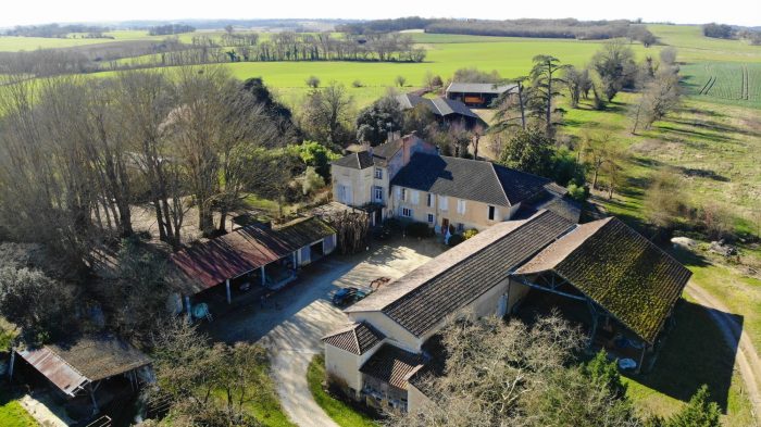 Large Property to Renovate with Outbuildings
