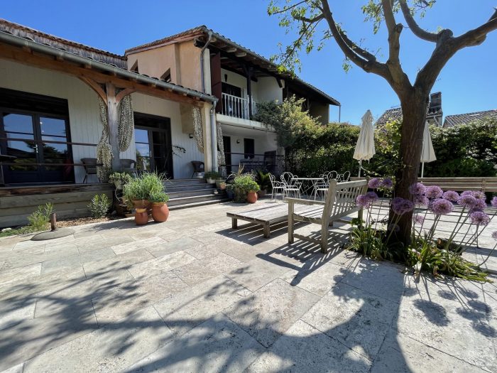 Exceptionnal Property in the heart of Lectoure with a beautiful garden and pool