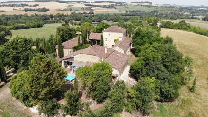 Photo Propriété historique du moyen âge sur 8 hectares de terrain image 37/37