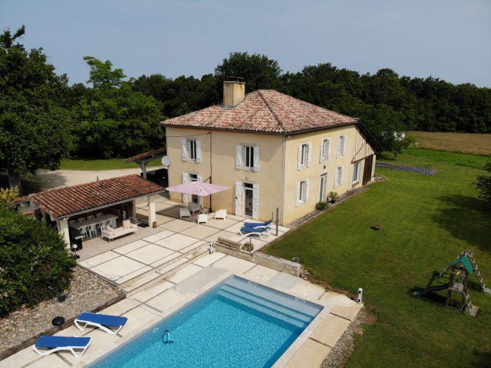 Charming Renovated Country Property with Pool and 19 hectares