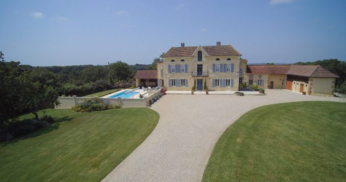 Exceptional Manor House with Pool