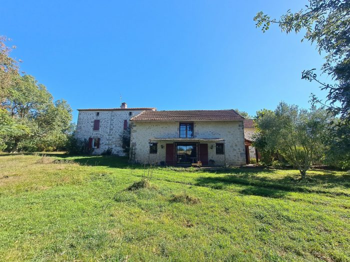 Country house with 4500 m² garden