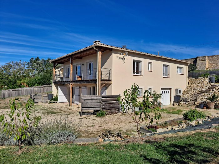 Superb villa with breathtaking views of the Pyrenees