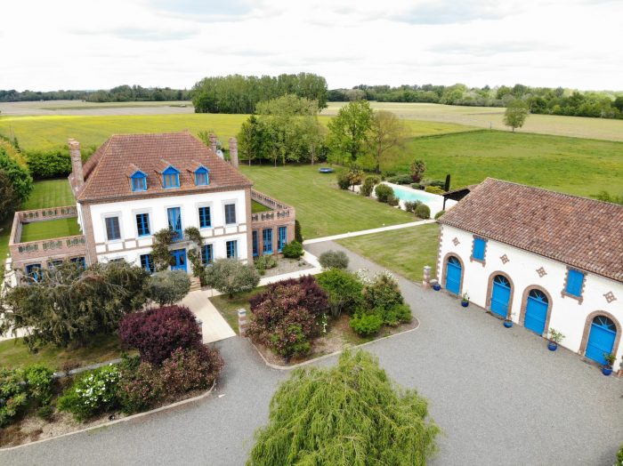 Art Deco Château and Guest House: Elegance and Refinement in the Heart of the Countryside