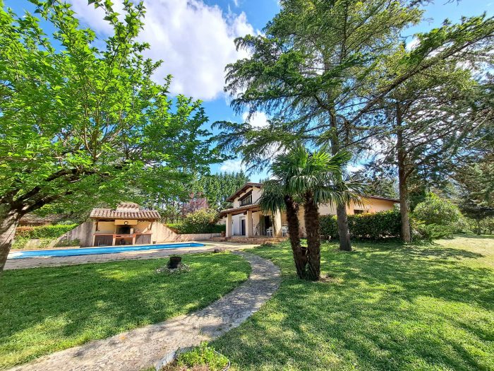 Beautiful Architect-Designed Villa with Swimming Pool