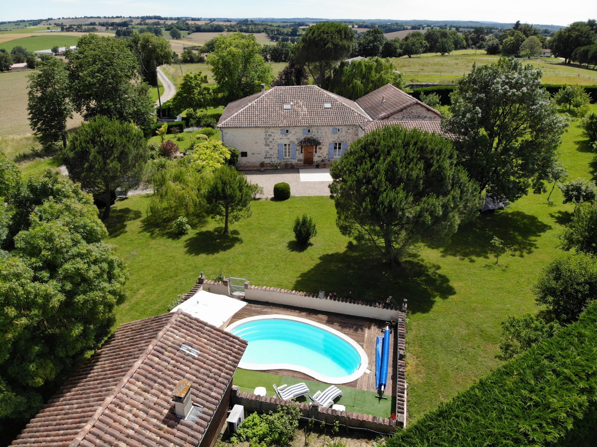 Belle Propriété de Campagne avec Piscine et Superbes Vues