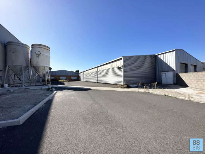 Local industriel à vendre, 4000 m² - Le Puy-en-Velay 43000