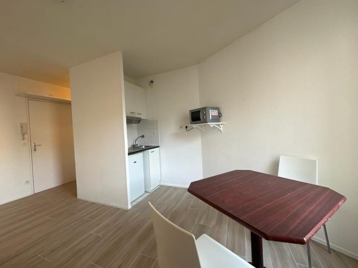 Appartement à louer, 1 pièce - Issy-les-Moulineaux 92130