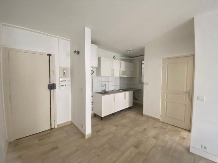Location annuelle Appartement PUTEAUX 92800 Hauts de Seine FRANCE