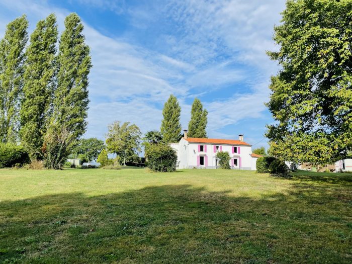 Maison Charentaise dans son parc d'1,2 hectares