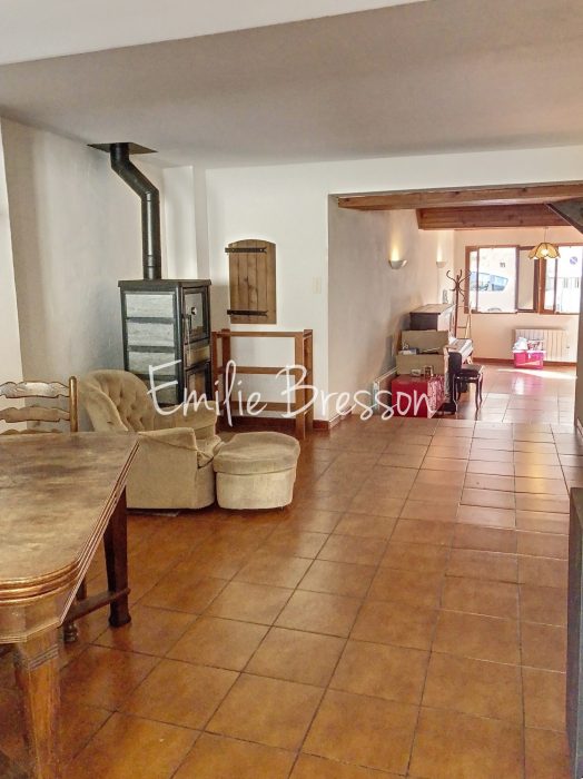 Castelnau de Montmiral : Jolie maison de village de  90 m2, avec terrasse  et garage!