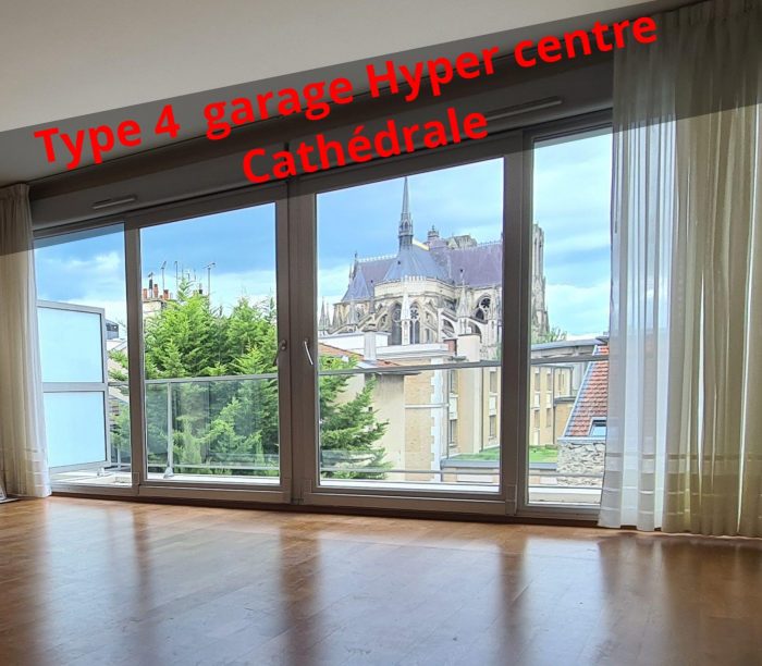 Type 4 vue Cathédrale Hyper centre