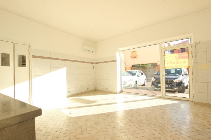 Local commercial à louer, 44 m² - SAINT FELIU D AVALL 66170