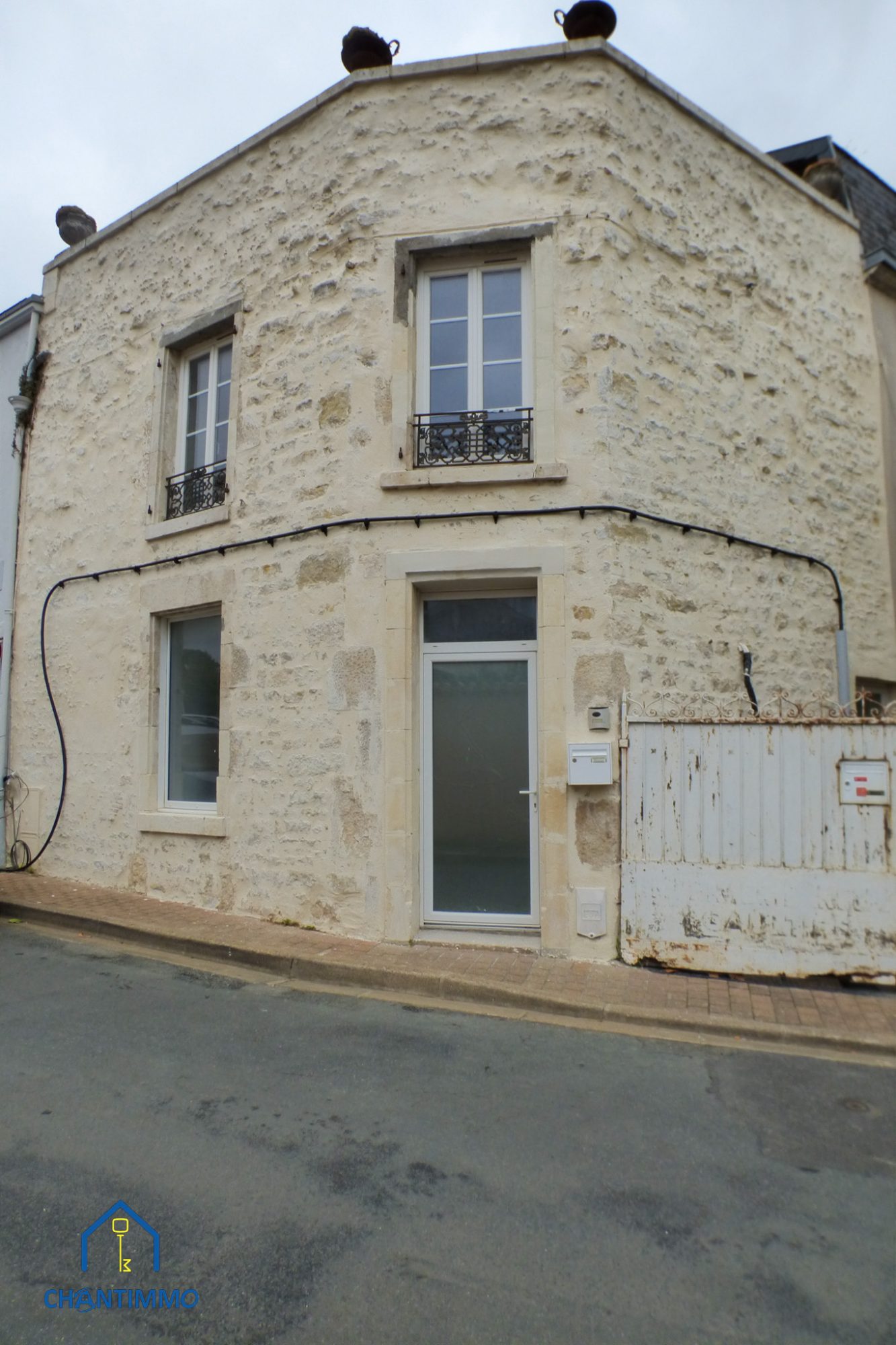 Location annuelle Bureau/Local CHANTONNAY 85110 Vende FRANCE