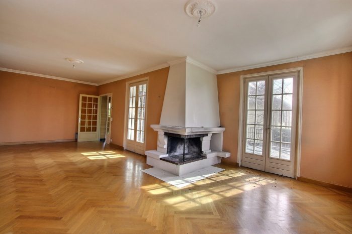 Villa à vendre, 9 pièces - Pont-du-Château 63430