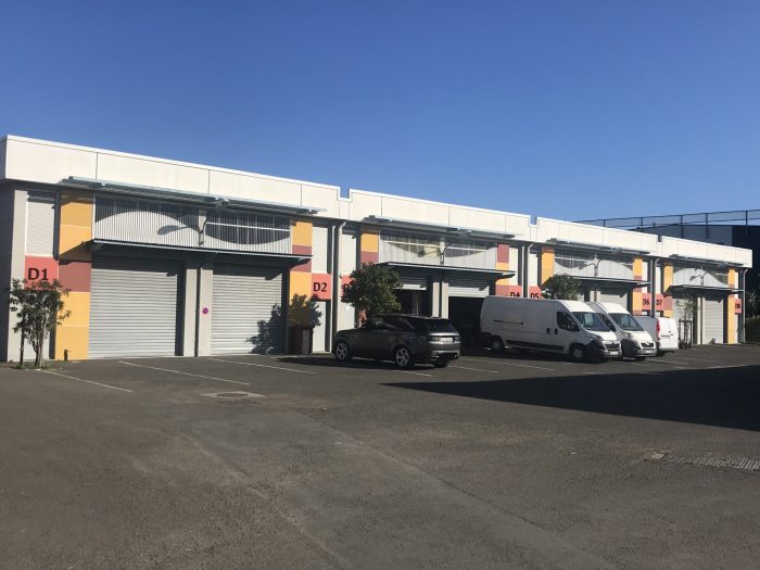 Local professionnel à louer, 122 m² - Dumbéa 98835