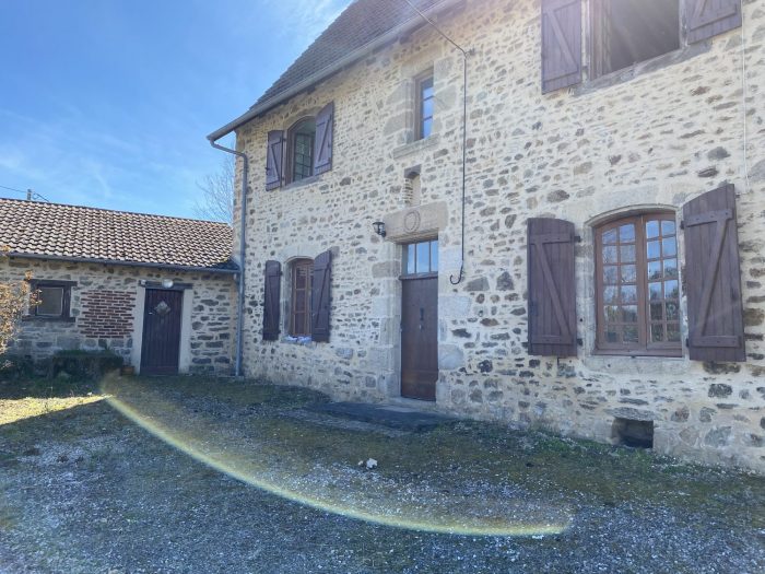 Old house for sale, 5 rooms - Châteauneuf-la-Forêt 87130