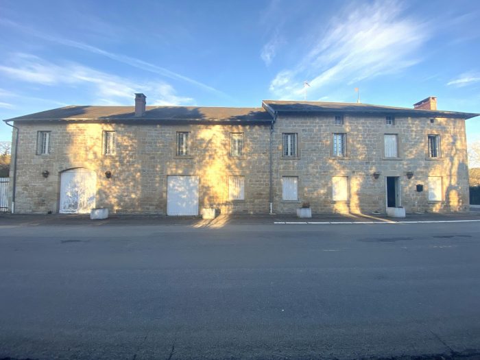Bourgeois house for sale, 9 rooms - Peyrat-le-Château 87470