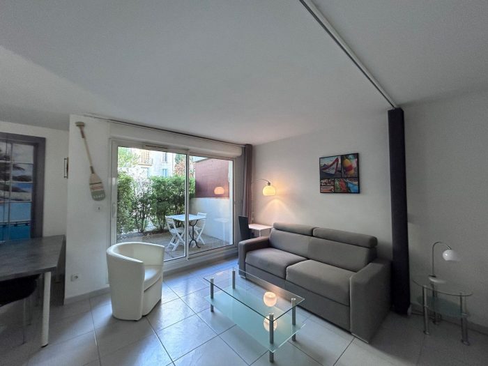 Studio for rent, 1 room - Marseille 13008