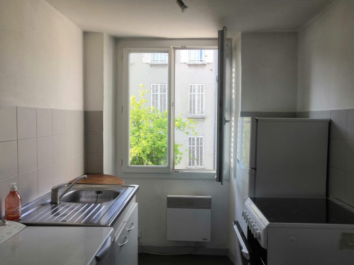 Appartement à louer, 2 pièces - Marseille 13012