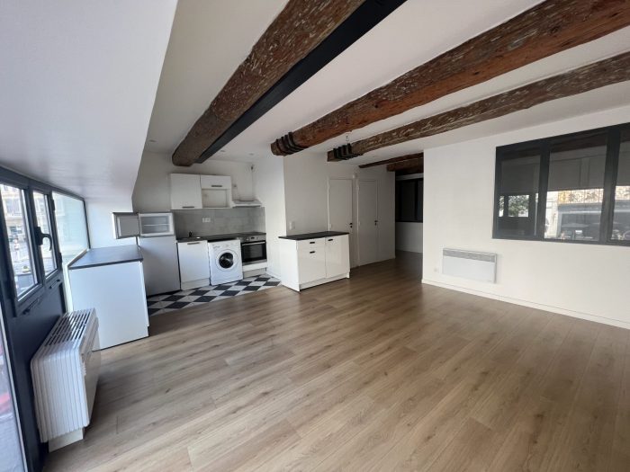 Apartment for rent, 3 rooms - Marseille 13001