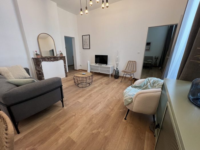 Apartment for rent, 3 rooms - Marseille 13001