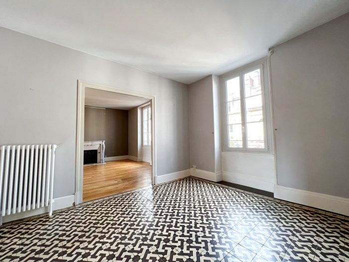 Appartement à vendre, 5 pièces - Orléans 45000
