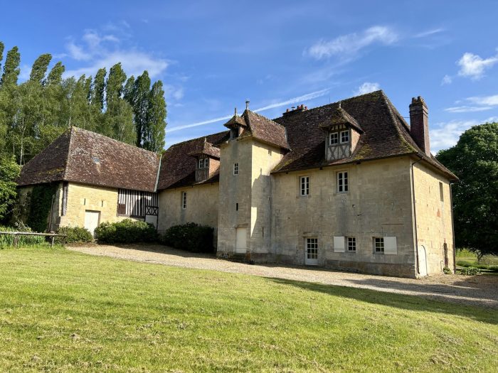 Photo Sublime chateau du XVI ème siècle et ses 34 hectares image 2/15