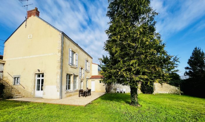 Maison bourgeoise à vendre, 8 pièces - Fontenay-le-Comte 85200