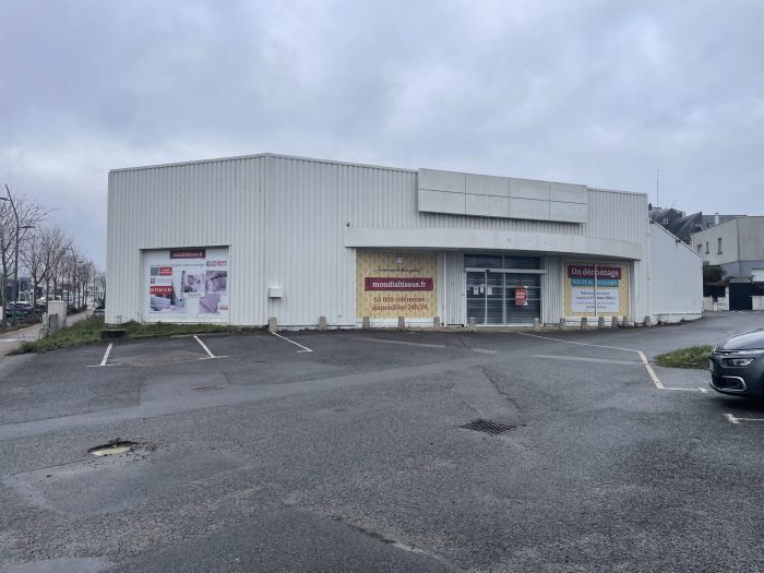 Local commercial à louer, 1050 m² - Lorient 56100