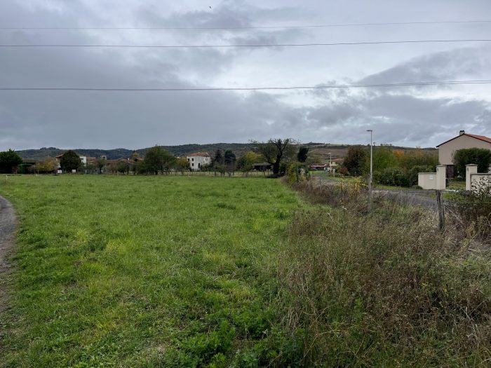 Terrain constructible à vendre, 08 a 66 ca - Yssac-la-Tourette 63200