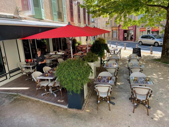 Restaurant, bar à vendre, 436 m² 40 places - Beaujeu 69430