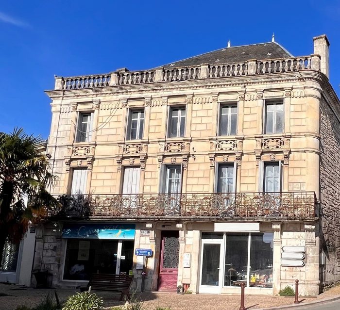 Vente Immeuble SAINTES 17100 Charente Maritime FRANCE