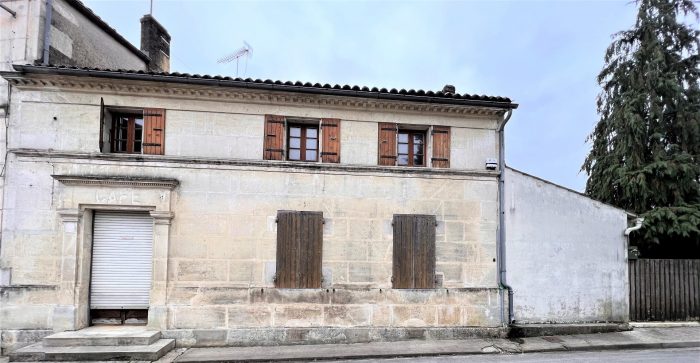 Photo immeuble de bourg a renover 6 kms de Saintes image 3/7