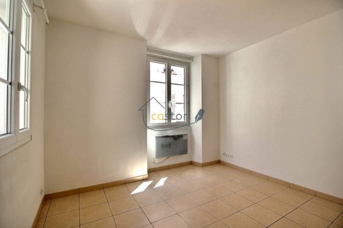 Appartement à louer, 2 pièces - Trans-en-Provence 83720