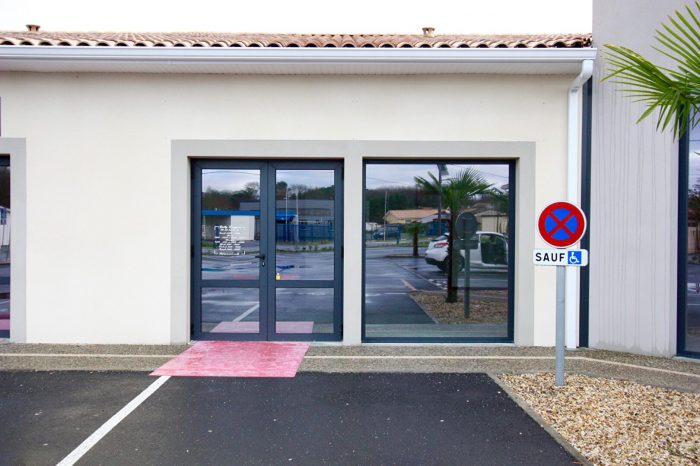 Location annuelle Bureau/Local CAVIGNAC 33620 Gironde FRANCE