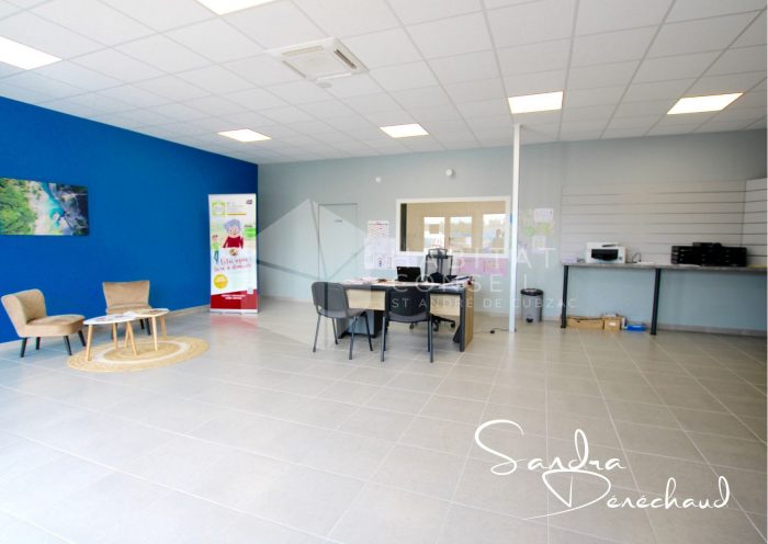 Location annuelle Bureau/Local CAVIGNAC 33620 Gironde FRANCE