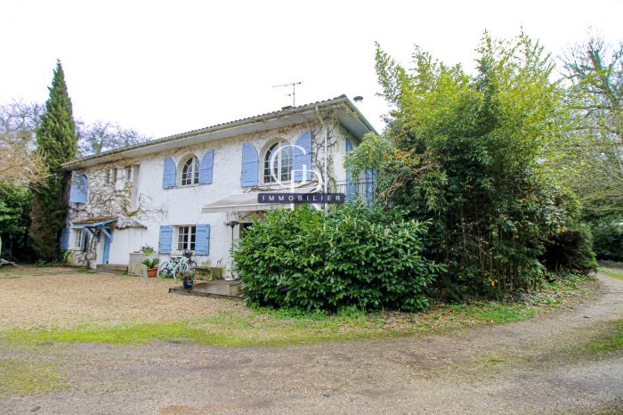 Maison ancienne à vendre, 9 pièces - Léognan 33850