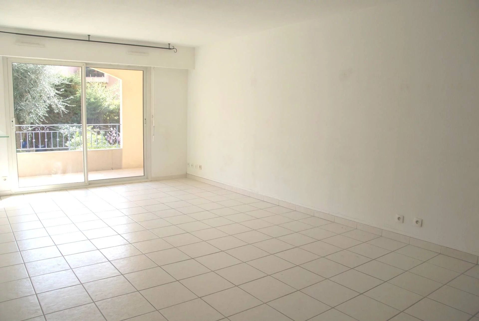 Location annuelle Appartement MOUGINS 06250 Alpes Maritimes FRANCE